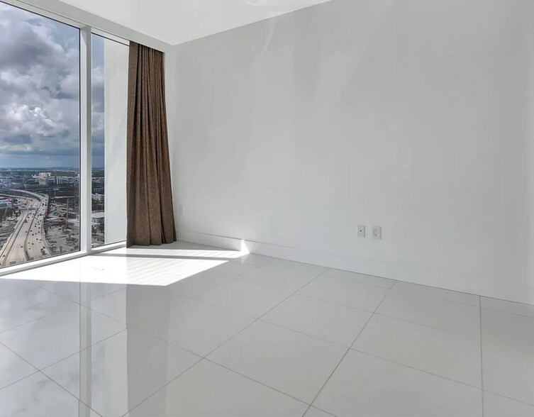 Building Photo - 1040 Biscayne Blvd