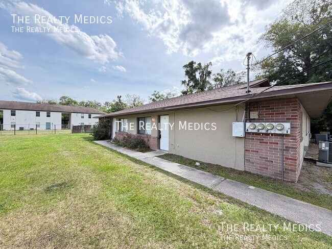 Building Photo - 2020 NW 43rd St
