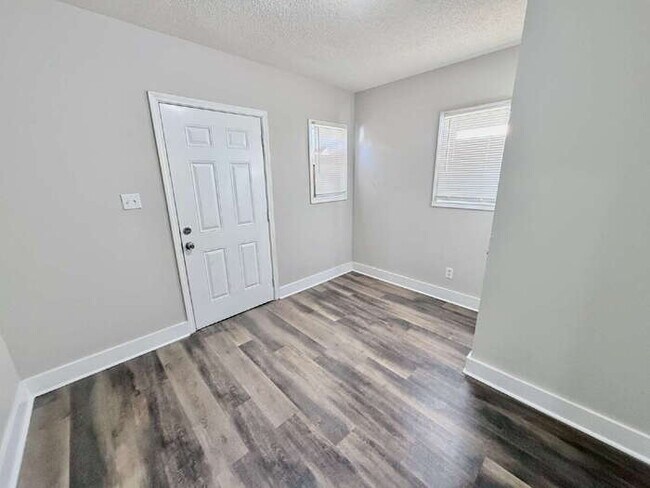 Building Photo - 101 E Davant Ave