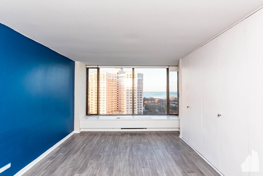 Building Photo - 5455 N Sheridan Rd