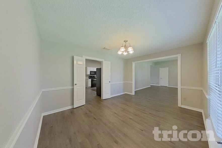 Building Photo - 1402 Baker Dr