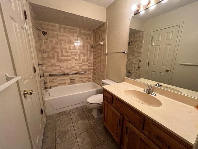 Building Photo - 323 S 11th Pl