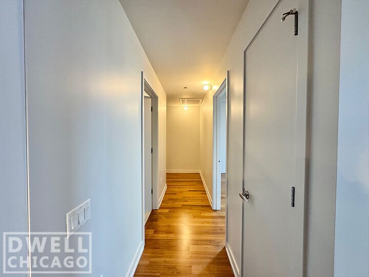 Building Photo - 640 N La Salle Dr