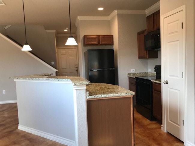 Building Photo - Town home for rent