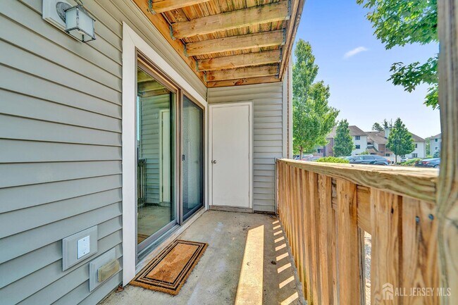 Building Photo - 601 Ravens Crest Dr
