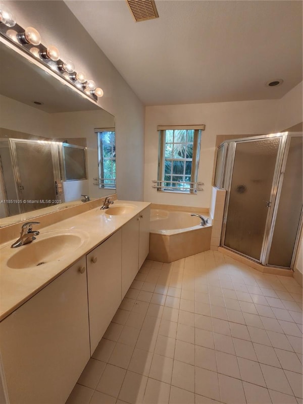 Building Photo - 2762 SW 85th Ave