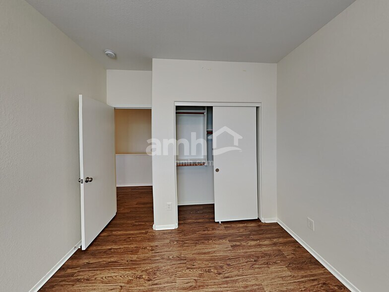 Building Photo - 9742 E Knowles Ave