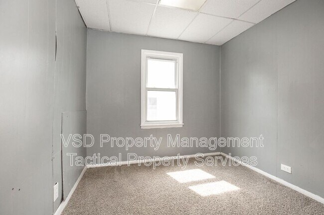 Building Photo - 6924 Claasen Ave