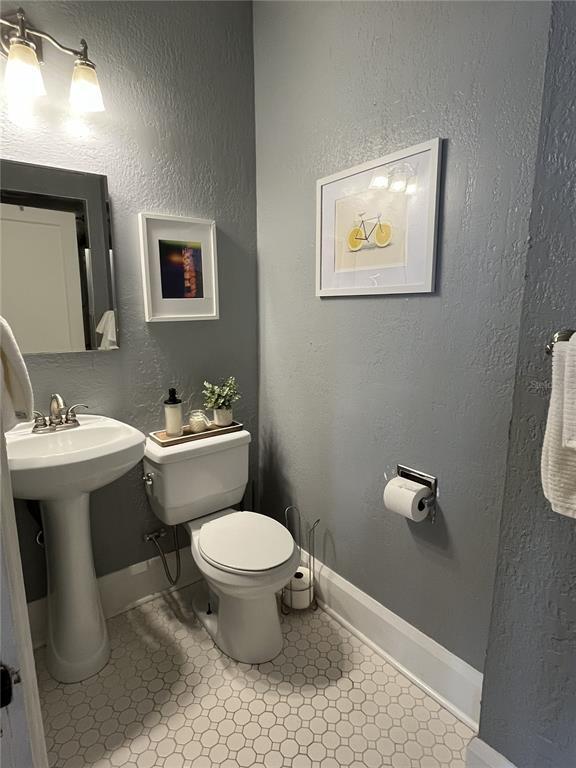 Building Photo - 3308 W San Juan St