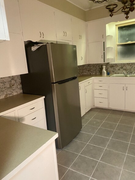 Building Photo - 401 Nelson St