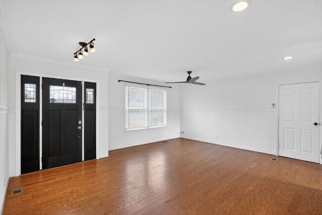 Building Photo - 138 Carriage Dr