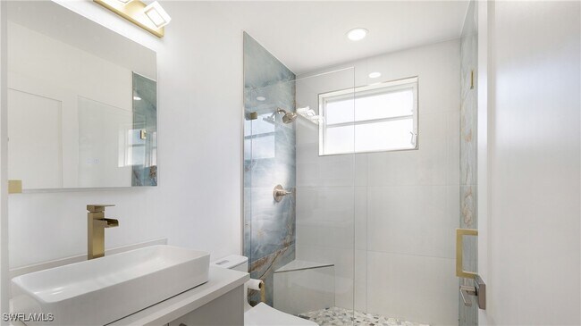 Building Photo - 3590 10th Ave NE