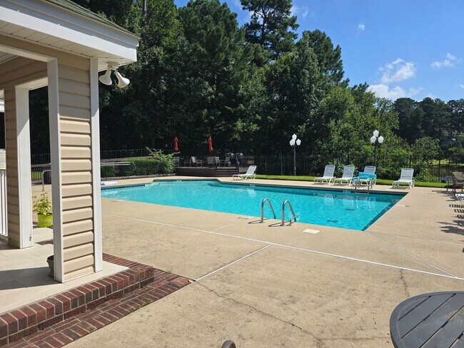Building Photo - NEW LISTING!!!!!