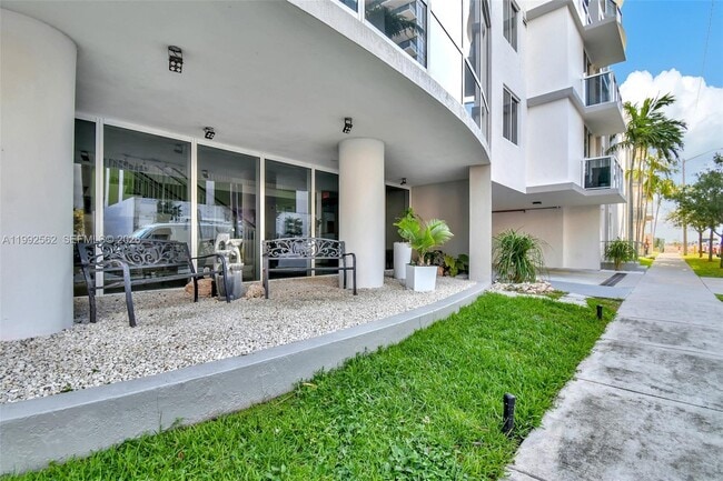 Building Photo - 601 NE 23rd St