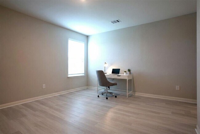 Building Photo - 212 Star Spangled Dr