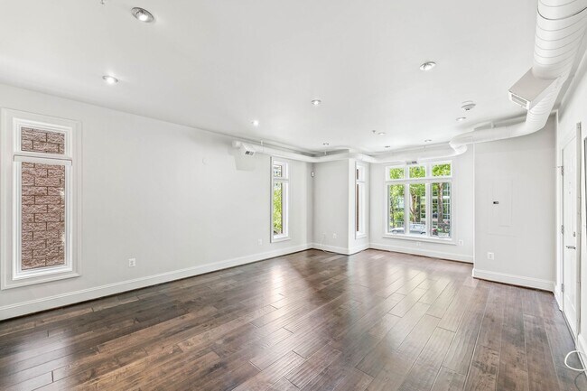 Building Photo - Modern U Street Condo | 2 Bed | 2 Bath | 1000 Sf | Large Balcony | 1 Parking Space