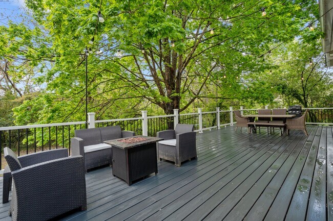 Building Photo - 802 N Poplar St