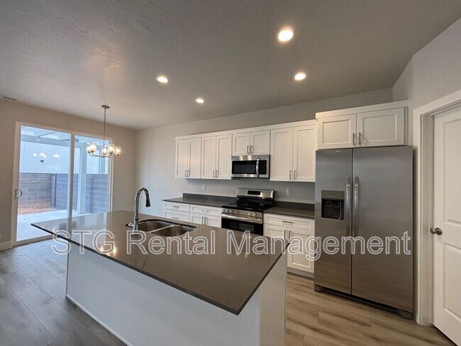 Building Photo - 983 S 4380 W