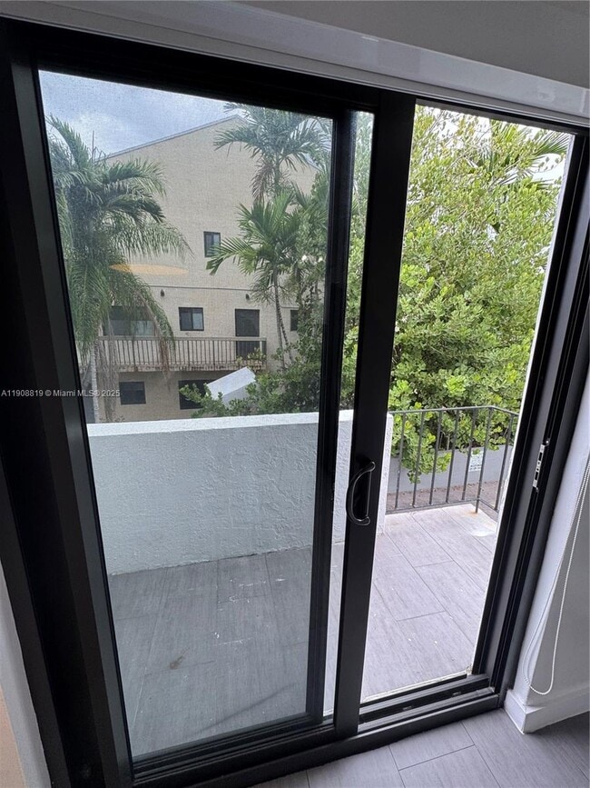 Building Photo - 3011 SW 1st Ave