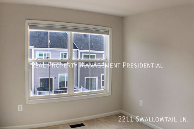 Building Photo - 2211 Swallowtail Ln