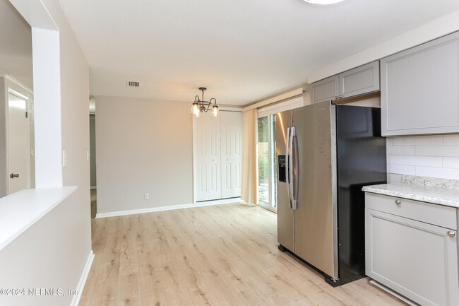 Building Photo - 303 Renne Dr N