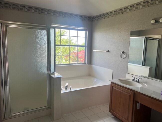 Building Photo - 1318 Willow Bluff Dr