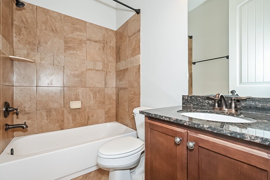 Building Photo - 40 Donna Lyn Dr