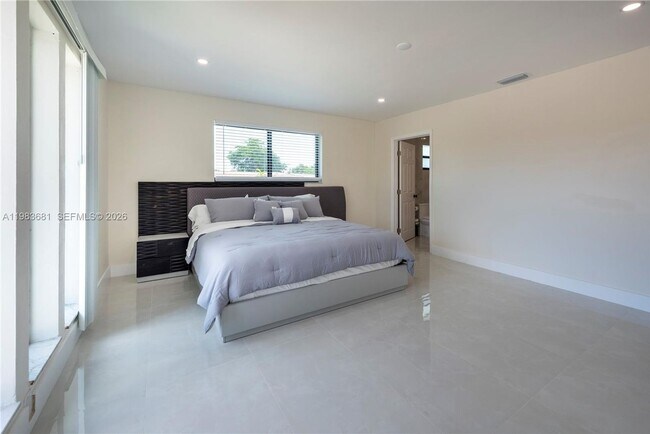 Building Photo - 4700 McKinley St