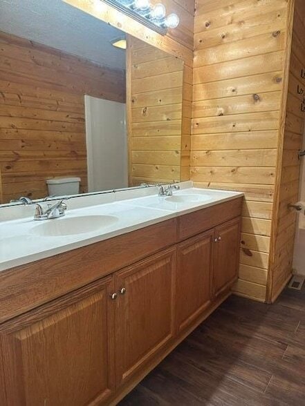 Building Photo - 4045 Brookcrest Dr