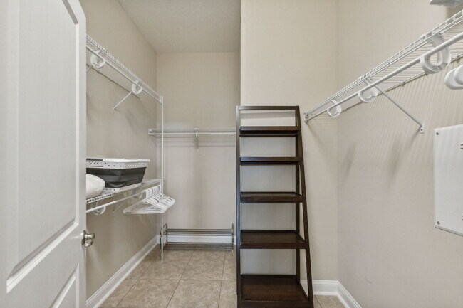 Building Photo - 95282 Summerwoods Cir