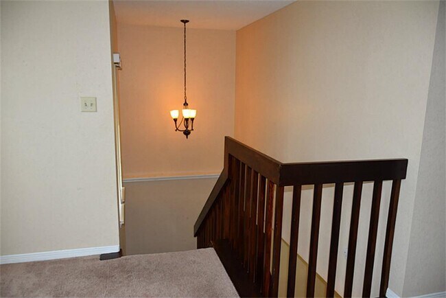 Building Photo - 4718 Sunshine Dr