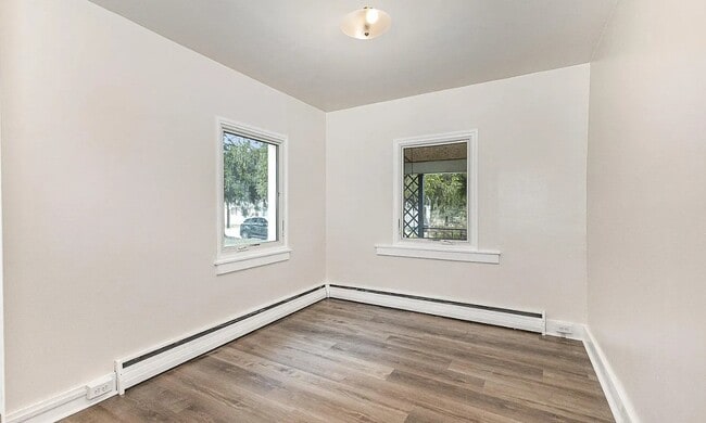 Building Photo - 536 Lansvale St