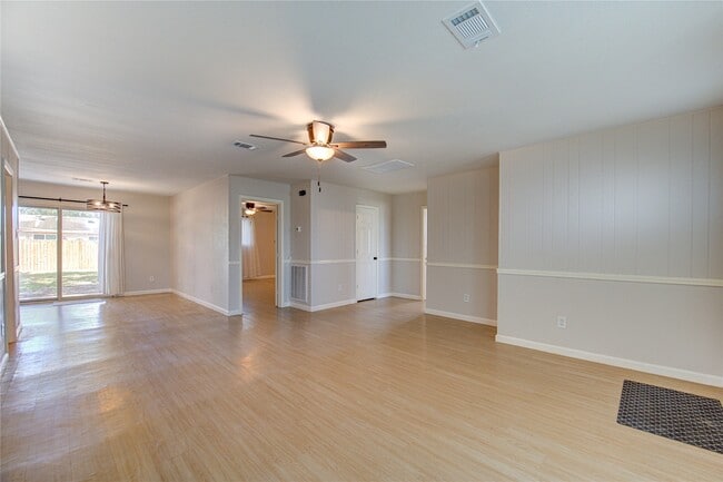 Building Photo - 1120 Mahlmann St