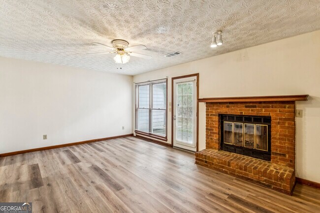 Building Photo - 1105 Booth Ct SW