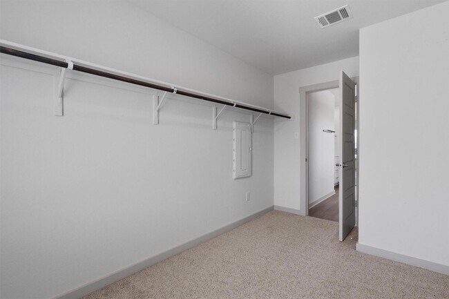 Building Photo - 214 New Hampton Wy