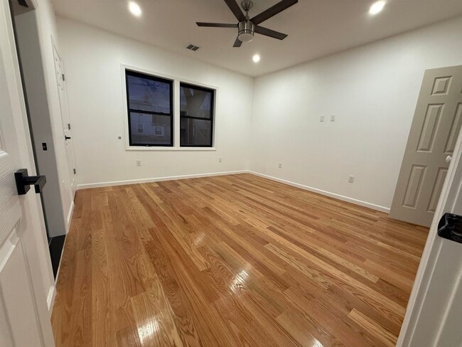 Building Photo - 23 E 44th St