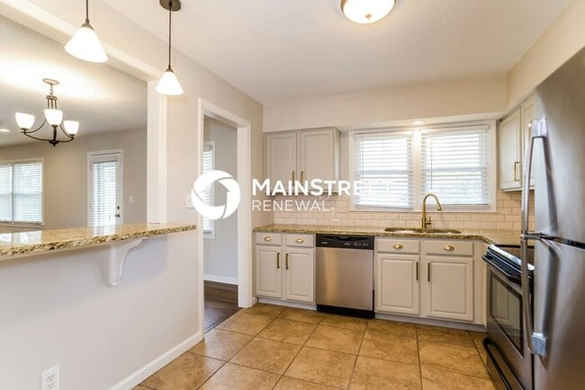 Building Photo - 3 Bedroom Pet-Friendly Home in KANSAS CITY, MO with Main Street Renewal