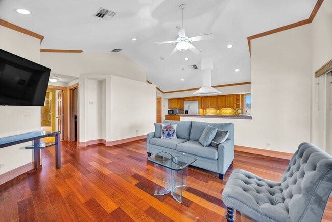 Building Photo - Launiupoko Long-Term Rental – Panoramic Views & Central A/C