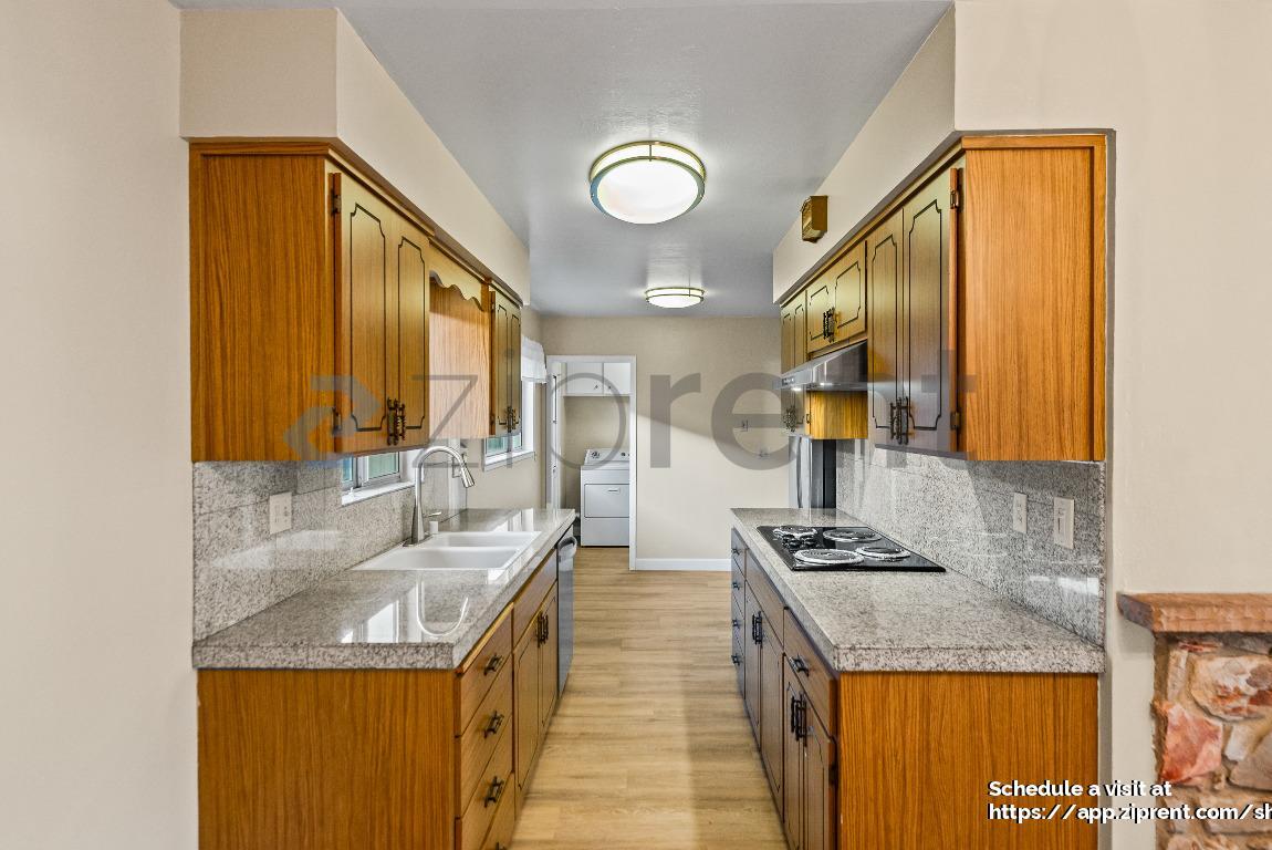 Building Photo - 452 Cirrus Ave