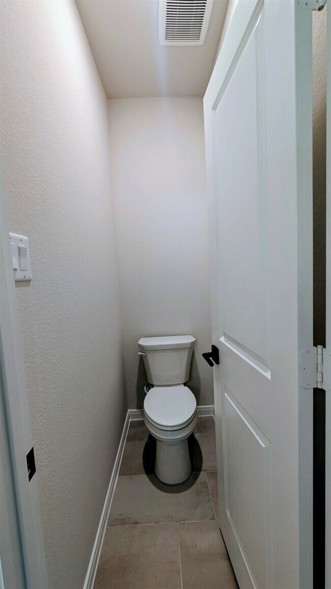 Building Photo - 31814 Blossom Ln