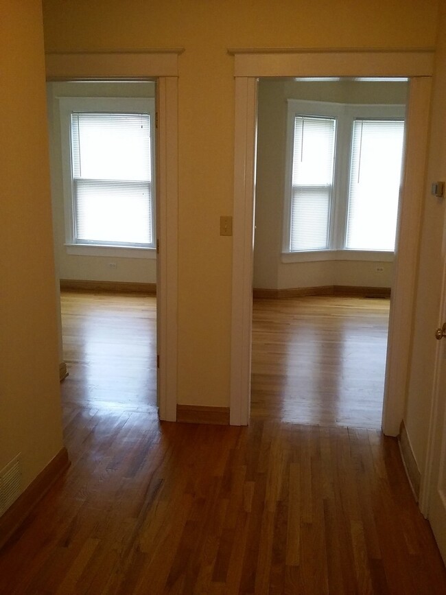 Building Photo - 407 S Hough St
