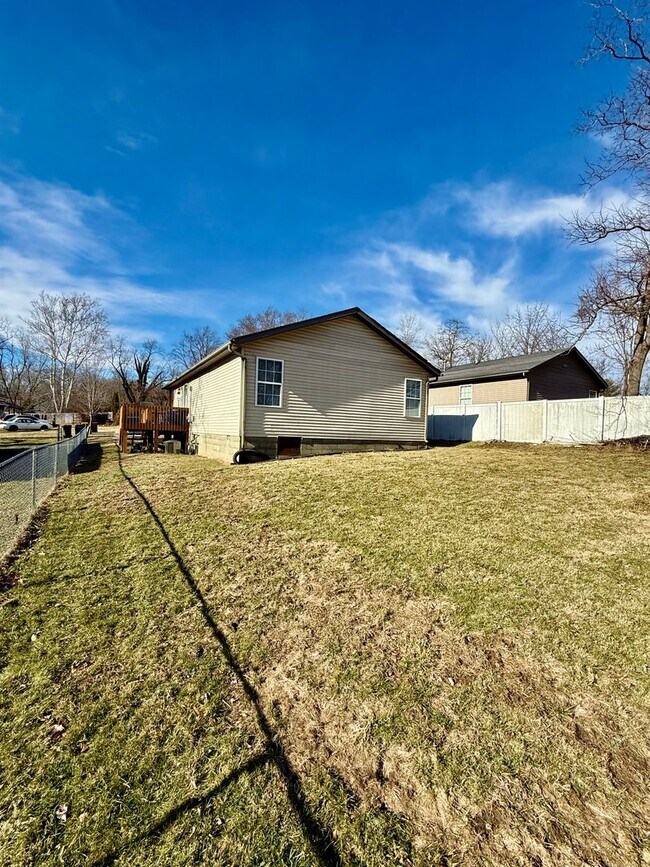 Building Photo - 424 N Hay St
