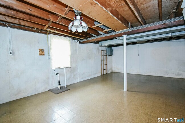 Building Photo - 60 Wildwood Rd