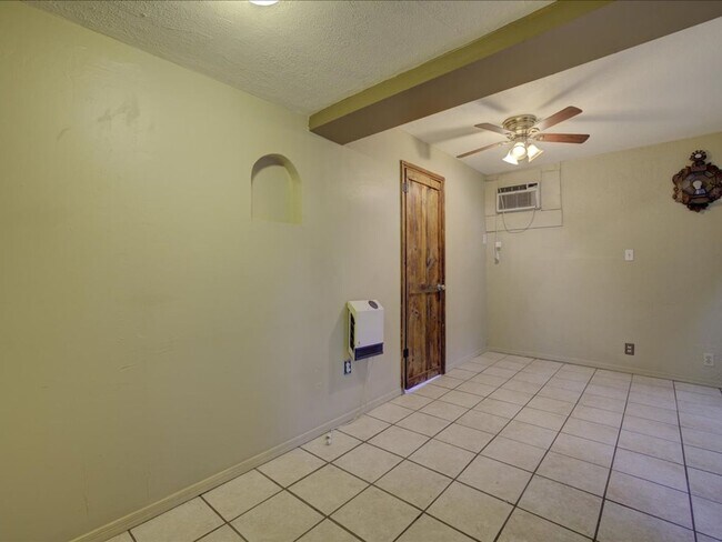 Building Photo - PRICE REDUCTION!!! ALL UTILITIES INCLUDED!