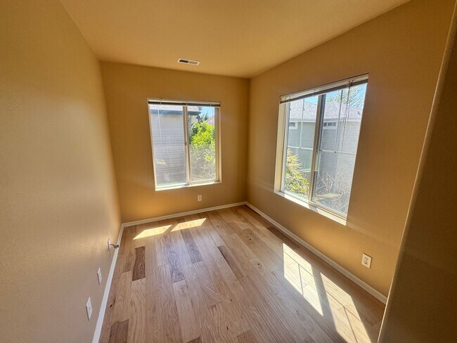 Building Photo - 3 Bedroom 2.5 bathroom West Eugene Home
