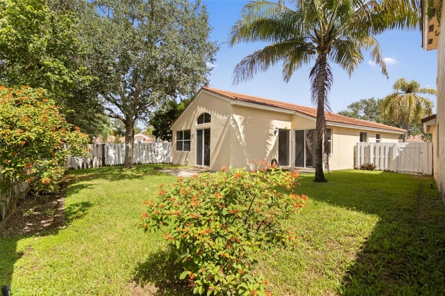 Building Photo - 15250 SW 49th Ct