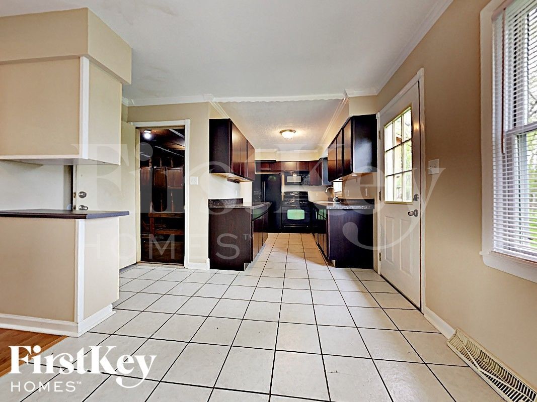 Building Photo - 786 N Shore Dr