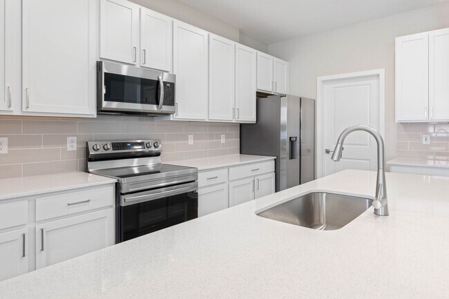 Building Photo - Newly constructed family home and enjoy mo...