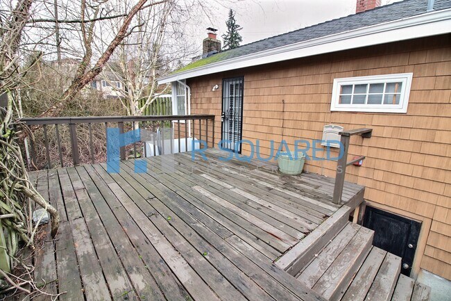 Building Photo - 4201 SW Thistle St