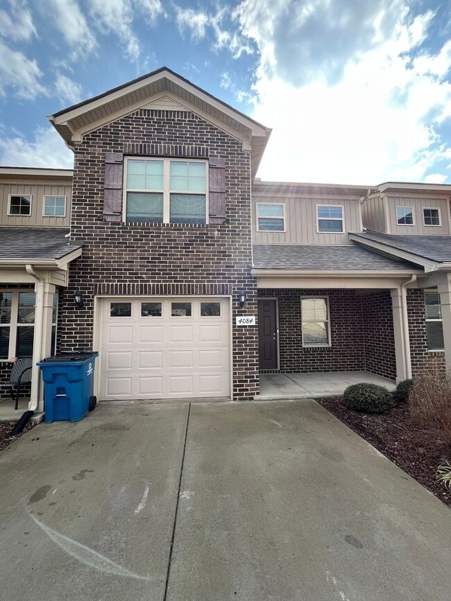 Building Photo - Immaculate 3 Bedroom 3 Bath Townhome in Smyrna!
